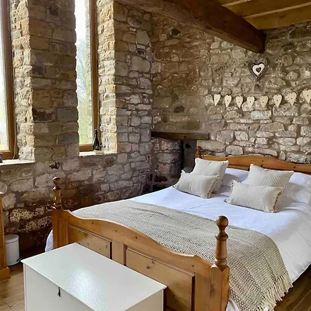 Harrys Barn Detached Character *